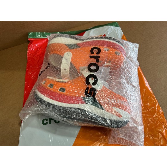 All Sizes - NEW 7-Eleven x Crocs Mega Crush Clog 7-11 Rare Collaboration In-Hand - Picture 9 of 10